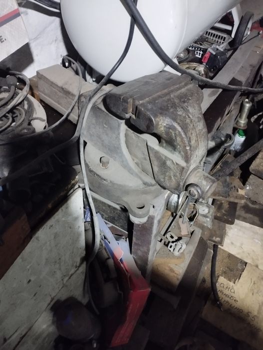 Продам тиски все Советские