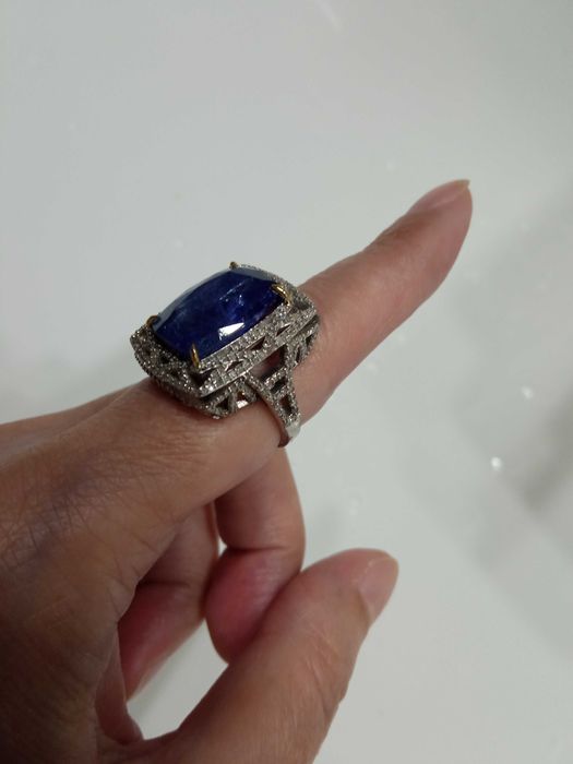 Кольцо с танзанитом и бриллиантами