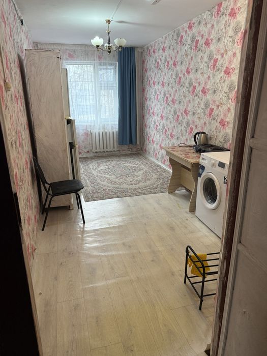 Общежитиядан 1 бөлме сатылады. 14кв м