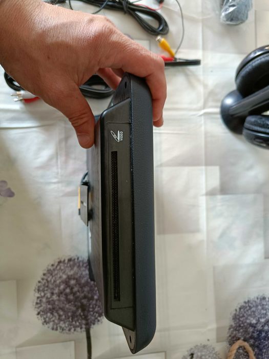 dvd tetiera auto
