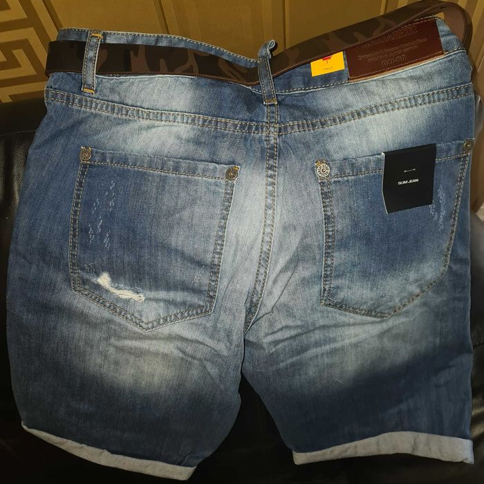 Тотална промоция само за Коледа-дънки-DSQUARED 2-от220лв на 180лв.