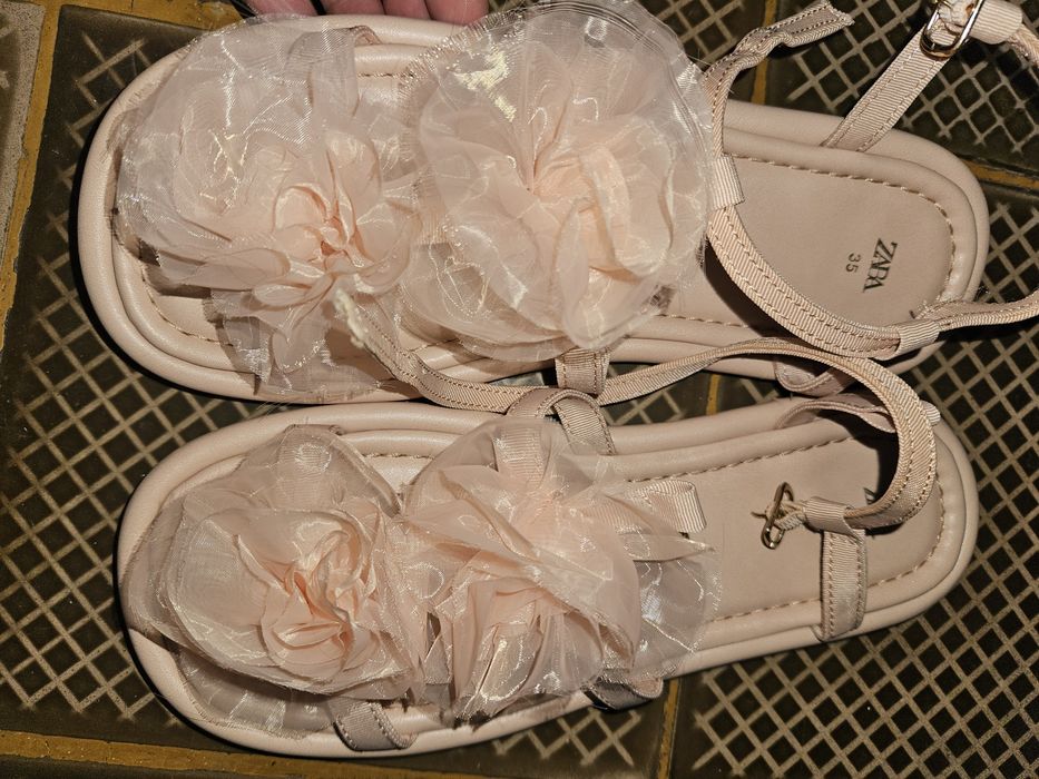 Сандали 35 номер за тясно краче