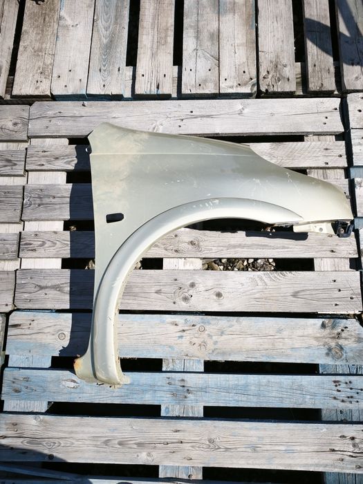 Aripa dreapta fata completa Toyota Yaris verso 2003-2006