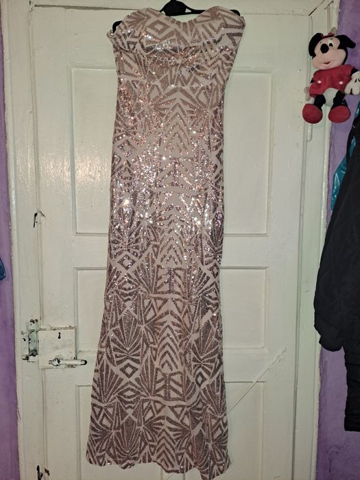 Vând rochițe cu paiete