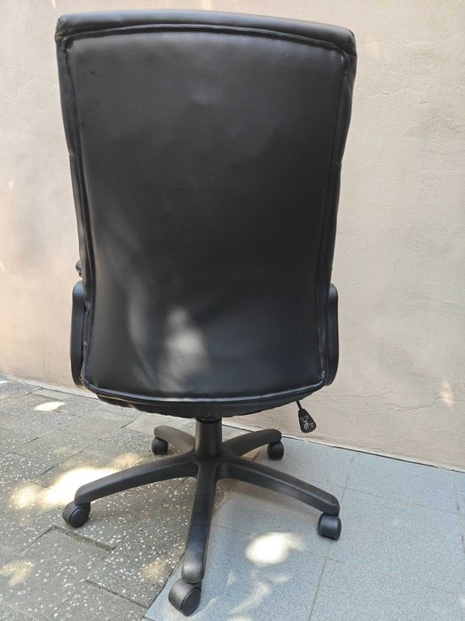 Scaun de birou executiv negru