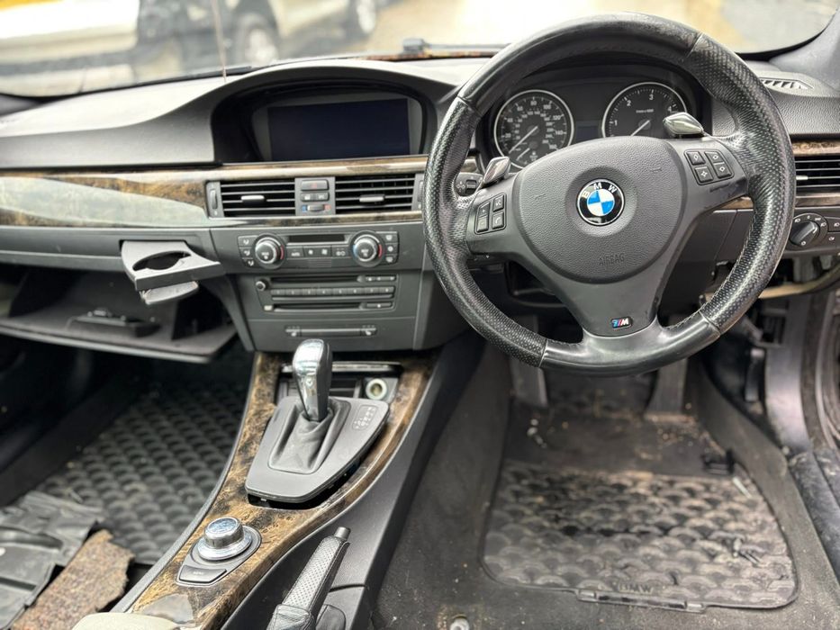 Dezmembrez BMW 335d E92 Bi-turbo 286cp,M Pack,Navi,Hi-Fi,Keyless,trapa