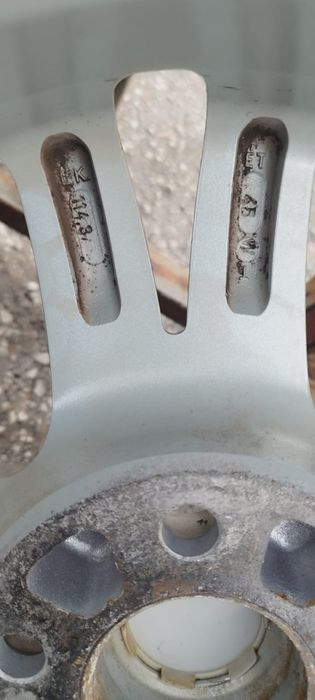 Зимни гуми със джанти  ХЮНДАЙ ИХ35 ,ТУКСОН и всички корейски и японски