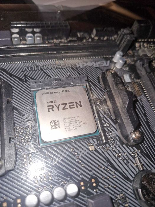 (KIT) Ryzen 7 5700X + Cooler + Placa de baza ASRock B550M-HDV