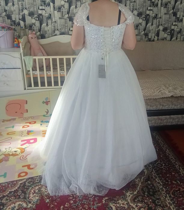 Продам свадебное платье новое!!!