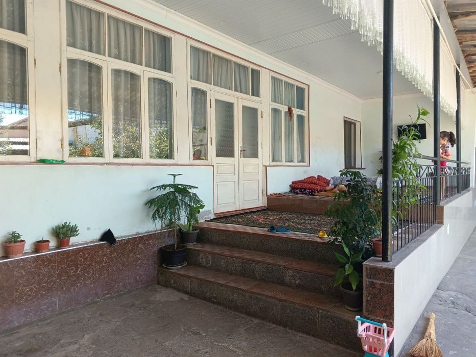 Hovli uchastka sotiladi