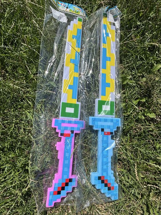 Sabie pixelata cu efecte luminoase 61 cm