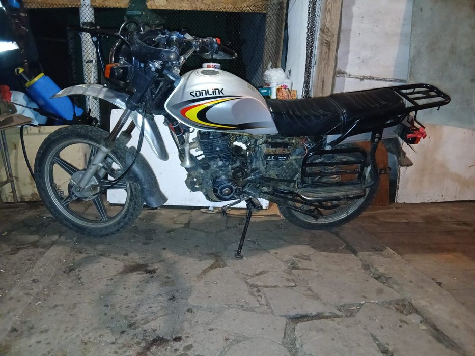 Продам мотоцикл200 кубовый.