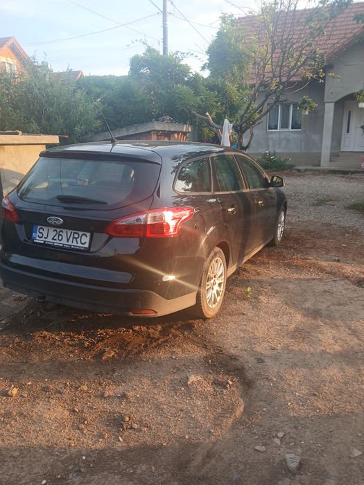 Ford Focus 20101.6 TDCi, 260.000 km, întreținut, scaune încălzite, jante aliaj, cauciucuri M+S, cârlig, preț3000€ negociabil.”