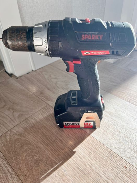 Шуруповерт Sparky