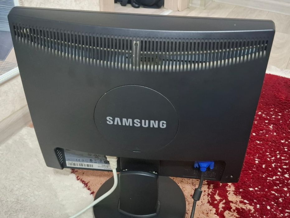 Монитор 17" Samsung SyncMaster 743N (VGA)