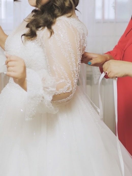 Vând rochie de mireasă-marimea L-XL cu corset