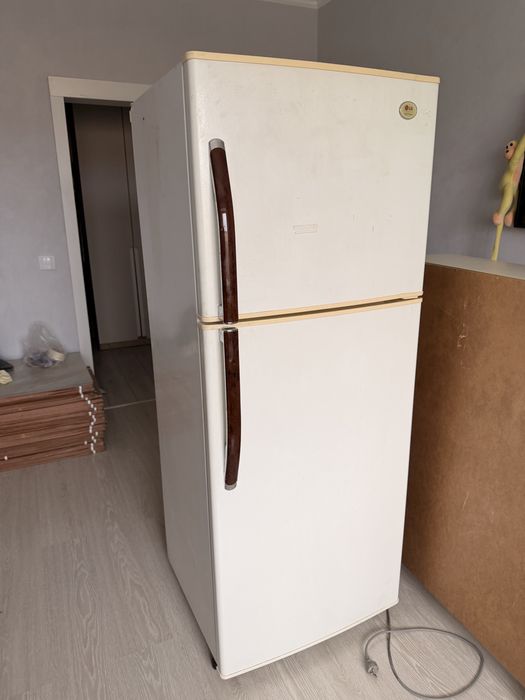 Продам холодтльник LG