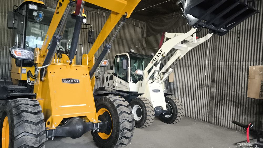 В продаже фронтальные погрузчики