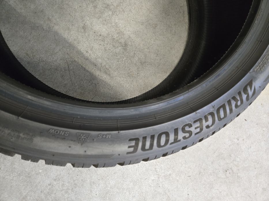 2buc Anvelope iarna 295 35 21 Bridgestone
