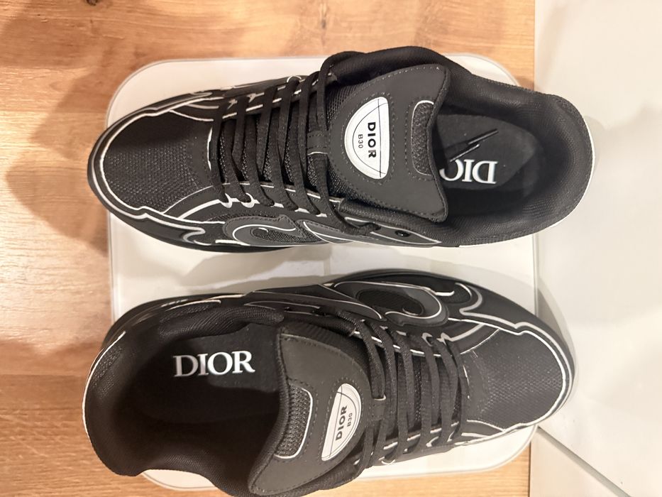 Dior B30 in black colorway