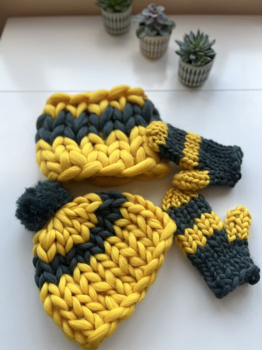 Шапка, шал, яка и ръкавици от мериносова вълна за подарък