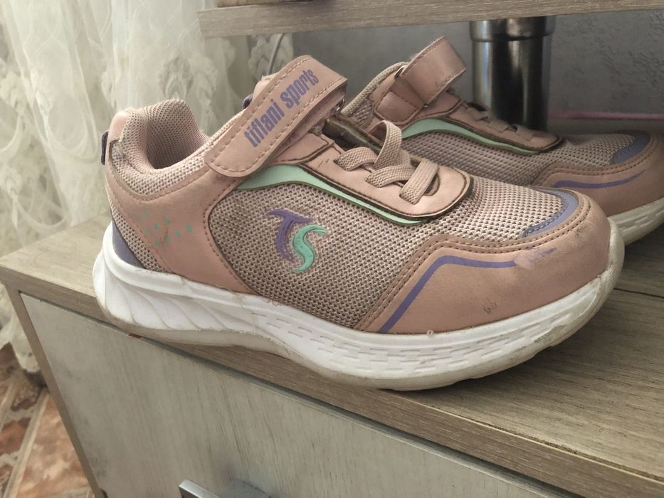 Продам обувь на девочку