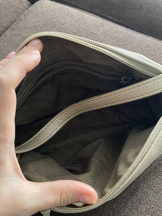 Маленькая сумка с длинным ремешком