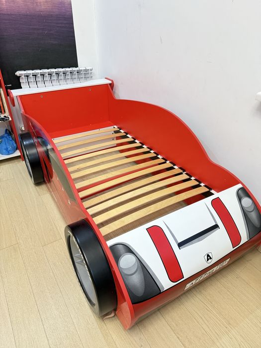 Детская б/у кровать машинка