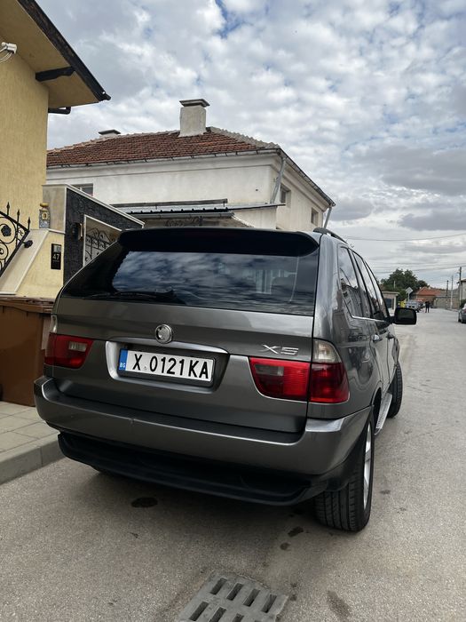 BMW X5 колата е в много добро  състояние за годините си