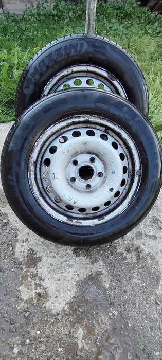 Vând set complet de 4 roți cu anvelope 195/65 R15