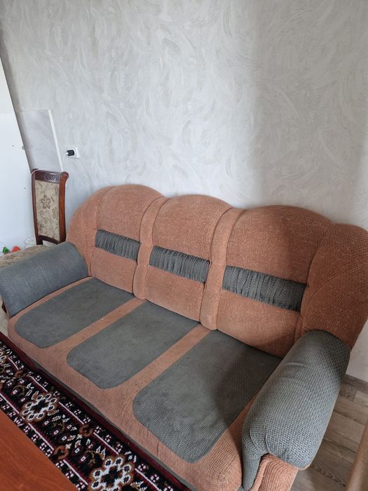 Срочно отдам бесплатно диваны