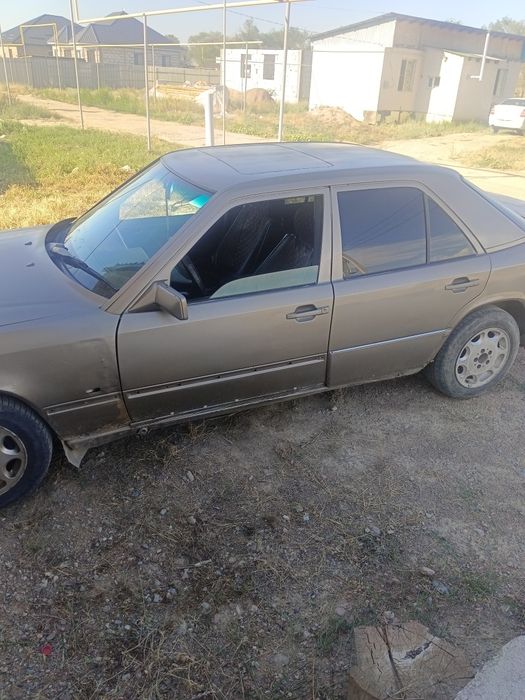 Мерседес Бенз 124,