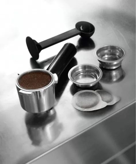 Кафе машина DeLonghi Dedica EC 685