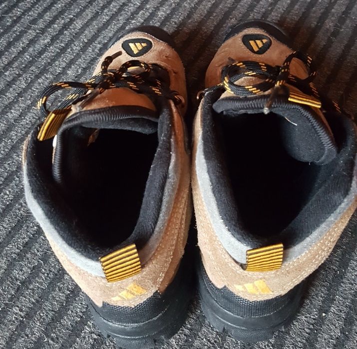 Adidas ghete femei marimea 38 in stare buna