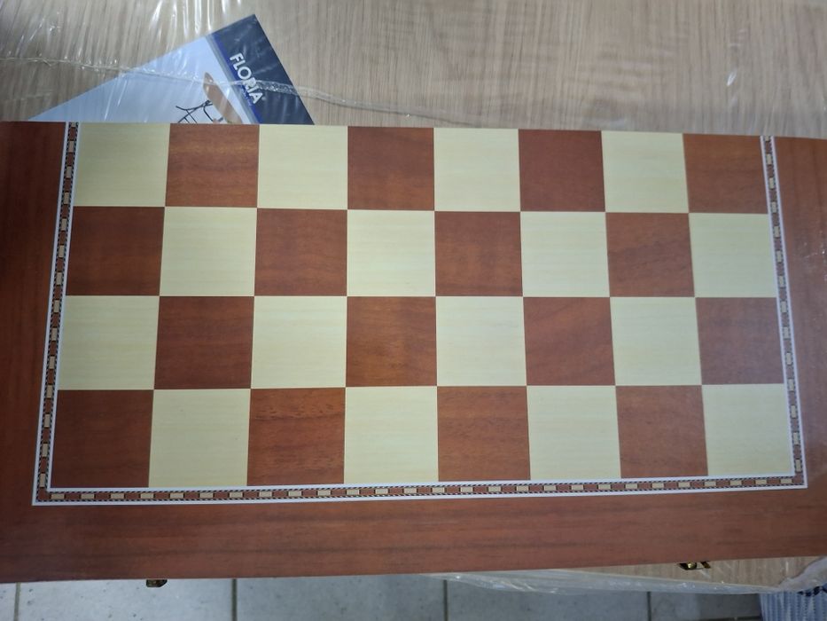 Table - dame,  lemn 50x50 cm, cu piese lemn sj zaruri. Complet, Nou