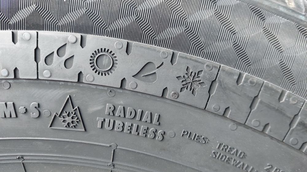 Нови гуми 215 70 15 CP Continental 2 броя