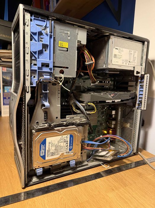 Настолен компютър с монитор