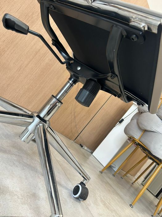 Офисное кресло отличного качества