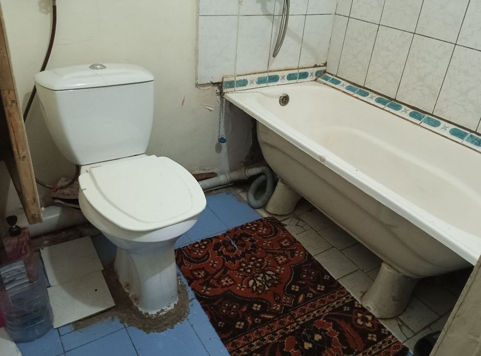 Восход Бозор олдида 2 хоналик квартира ижарага берилади