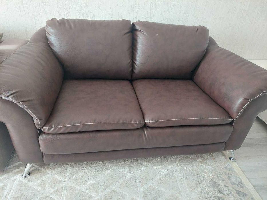Диван кожаный (коричневый)