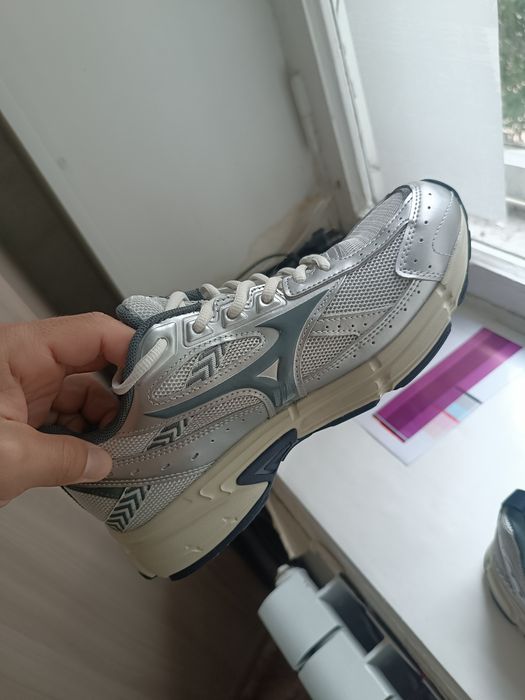 Кроссовки Mizuno