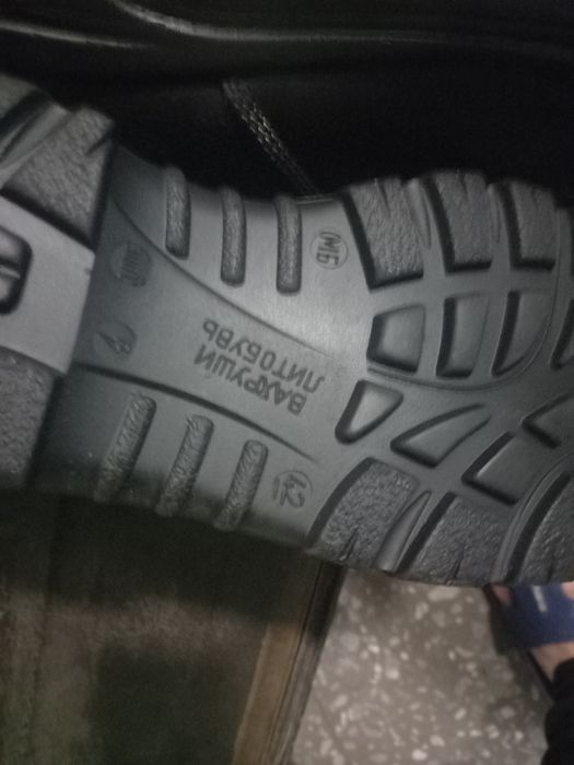 Продаю ботинки новые