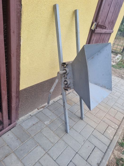 Mașină de tocat struguri ,in stare bună.