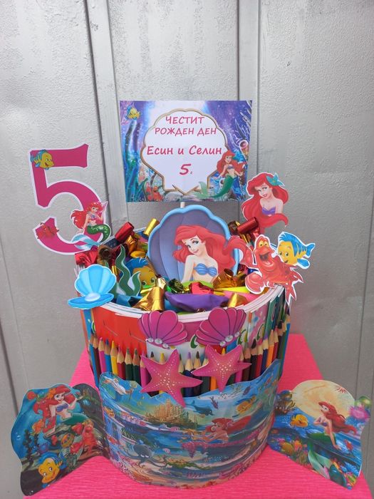 Торта от книжки и моливи