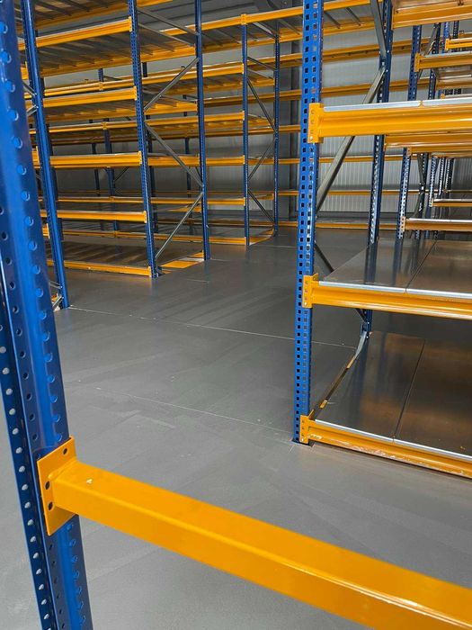 Двуетажен стелаж среднотежки стелажи максимум пространство.