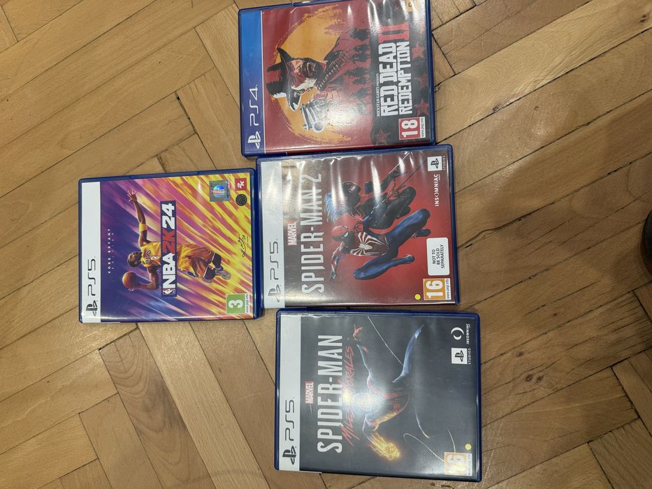 PlayStation 5 с 4 игри