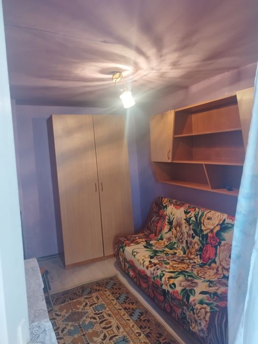 Închiriez o camera separată la casa