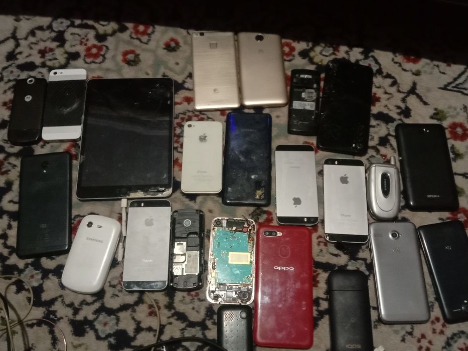 Продам телефоны на запчасти