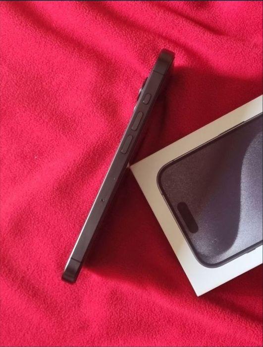 iPhone 15 Pro liber de retea