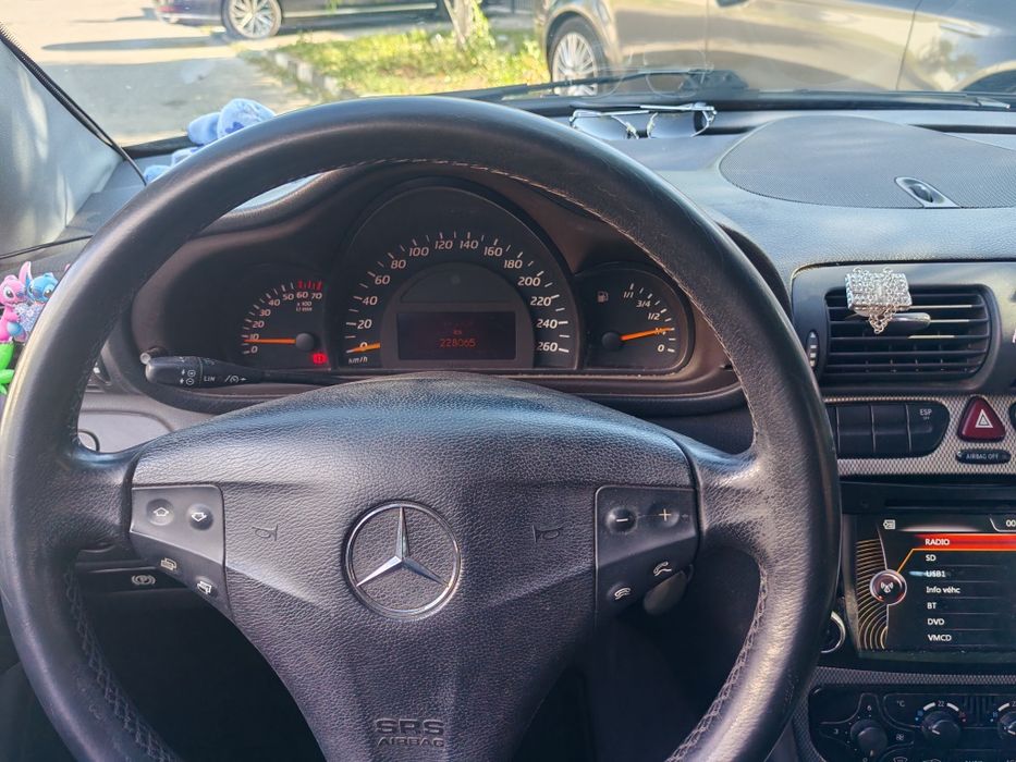 Mercedes-Benz Clasa C Coupe 2002 | 1.8 Kompressor Benzină | 1.300 €